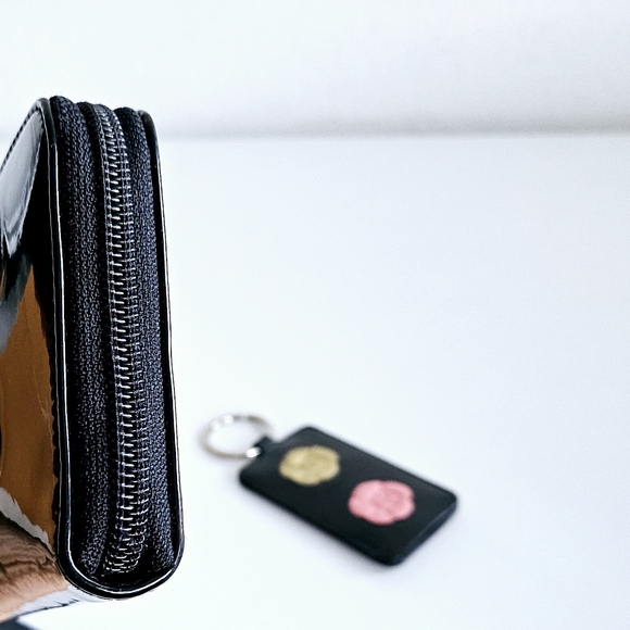 Rare Chanel Black Patent Camellia Floral Zippy Wallet &Key Chain Pouch Charm Set - Picture 10 of 14